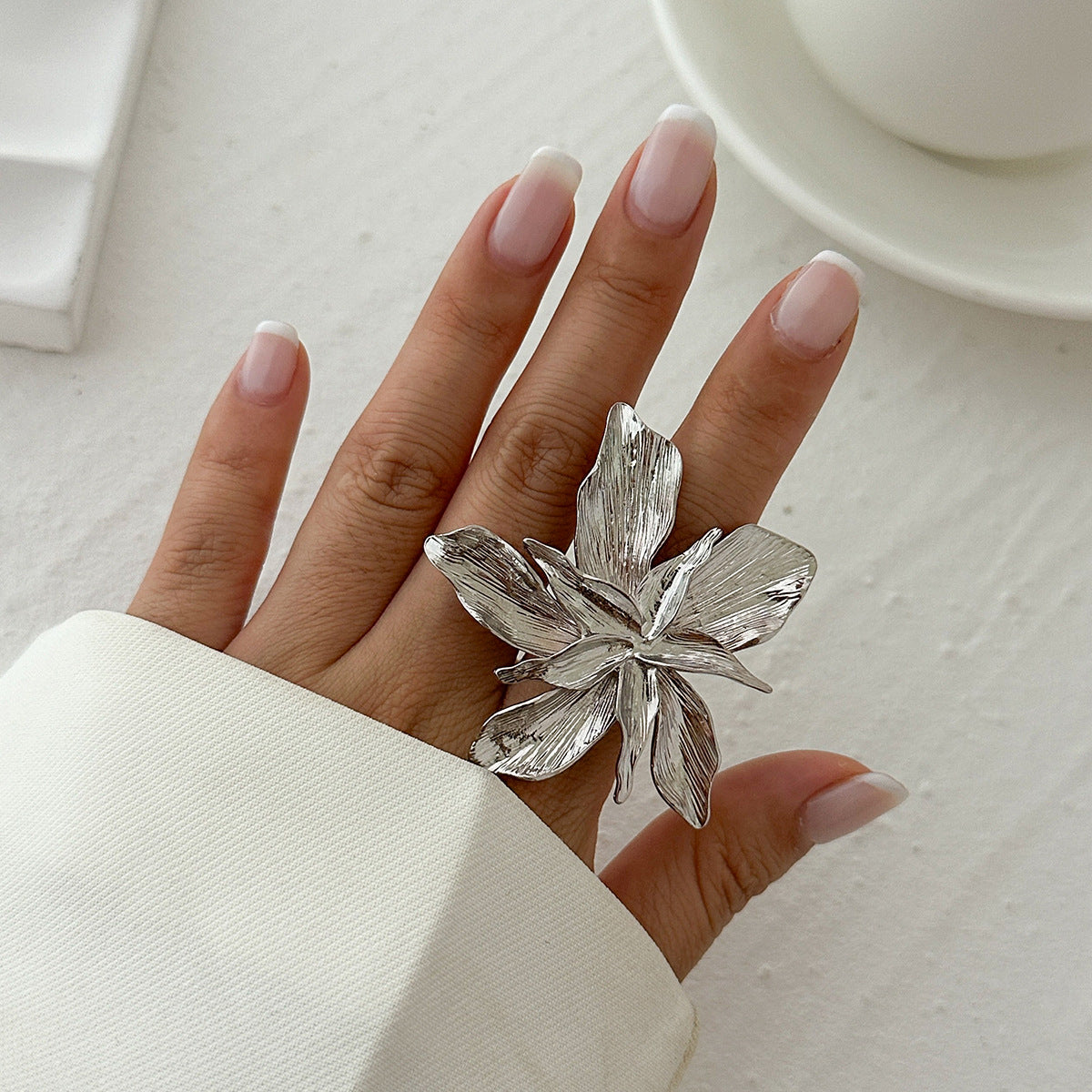 Irregular imitation pearl ring, nightclub trendy women's oval spiral pattern adjustable ring