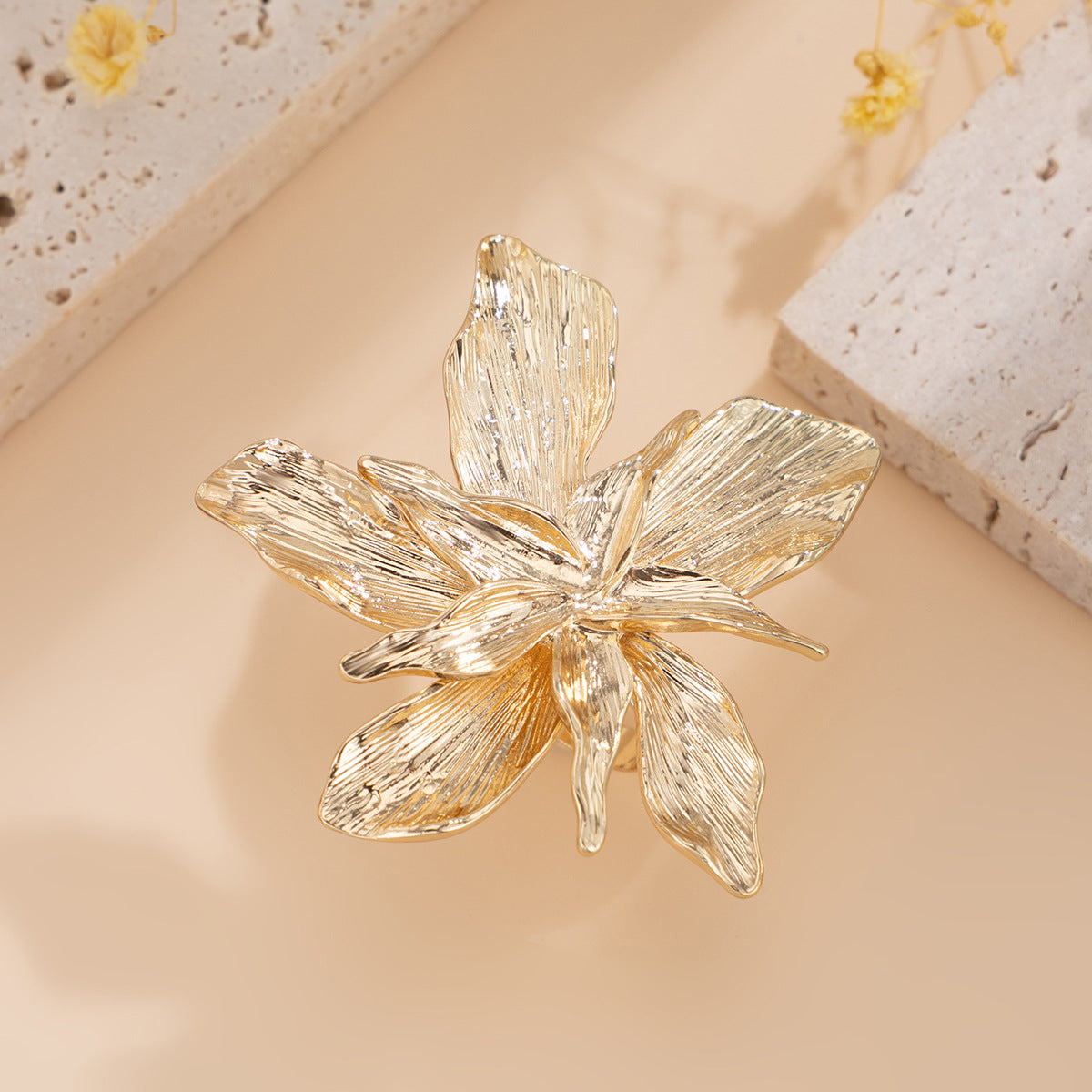 Irregular imitation pearl ring, nightclub trendy women's oval spiral pattern adjustable ring